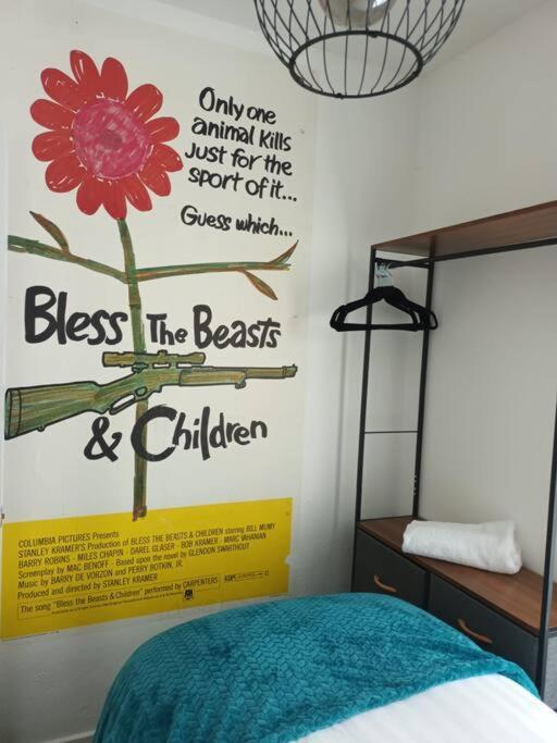 Antonio Str Liverpool 6 Beds Екстериор снимка