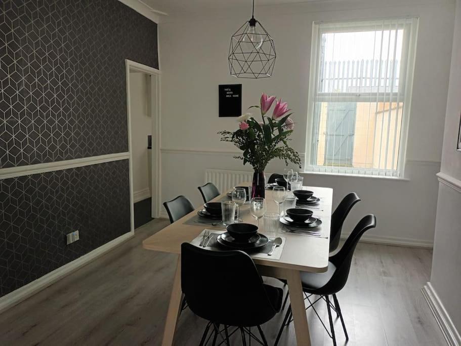 Antonio Str Liverpool 6 Beds Екстериор снимка
