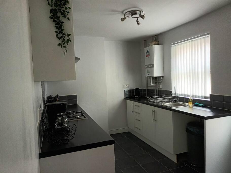 Antonio Str Liverpool 6 Beds Екстериор снимка