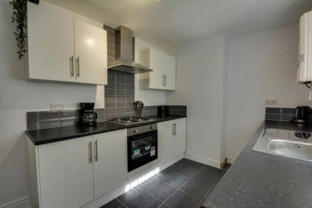 Antonio Str Liverpool 6 Beds Екстериор снимка
