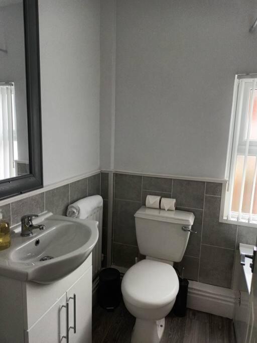 Antonio Str Liverpool 6 Beds Екстериор снимка